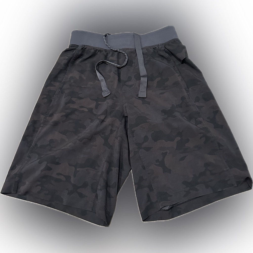 Lululemon Men’s T.H.E. Short Camo Size Small